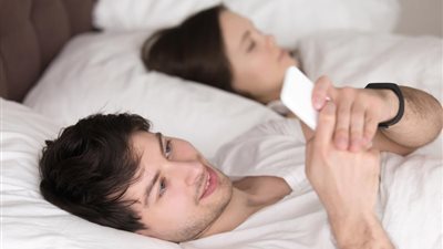 هذا ما يجب فعله عند اكتشاف خيانك زوجك عبر الفيسبوك