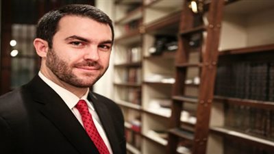 موقع عبري: المتحدث باسم نتنياهو تحرش جنسيًا بـ12 سيدة