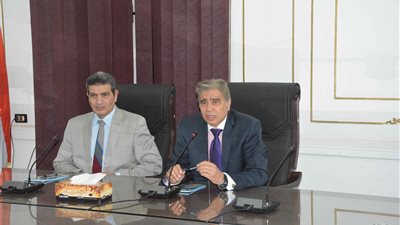 محافظ المنيا يستنكر وضع الصحة بالإقليم: يتطلب دعم أساتذة الجامعة