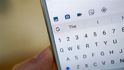 لوحة جوجل Gboard تختبر حاليا زر بحث أكثر ذكاء