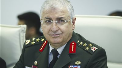 الأركان التركي يتفقد الوحدات العسكرية على الحدود مع سوريا