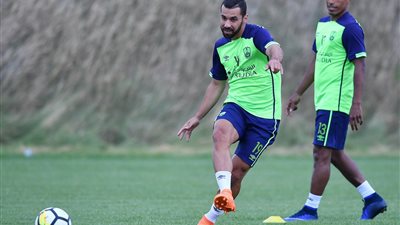عبد الشافي والسعيد يقودان تشكيلة الأهلي السعودي ضد أحد