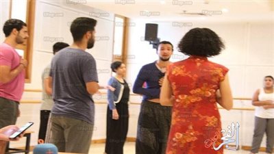 ورشة جيلز فورمان تدرس شخصية عامل التذاكر في مسرحية 