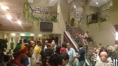 سيدة المسرح العربي تتابع عروض المعاصر والتجريبي وتحضر 