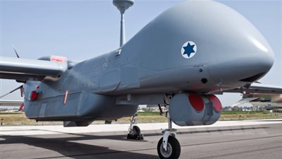 طائرة إسرائيلية بدون طيار تستهدف مُطلقي الطائرات الورقية بغزة