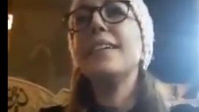 شاهد.. تونسية تغني لأم كلثوم في مقهى بالحسين