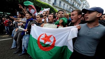 إندلاع مظاهرات بالجزائر تتطالب برحيل الوالي