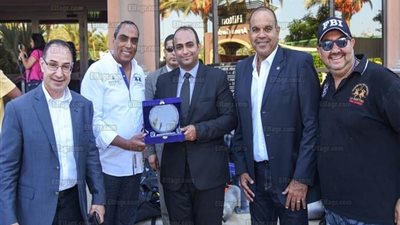 الإسكندرية تكرم صاحب أطول غطسة في العالم (صور)