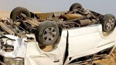 وكيل صحة قنا يتابع حادث إصابة 18 شخصا في انقلاب سيارة