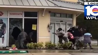 ضبط مجموعة من اللصوص استغلوا إعصار فلورانس واقتحموا المتاجر (فيديو)