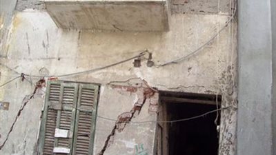 إخلاء عقار مكون من 4 طوابق بطوخ بعد تشقق جدرانه