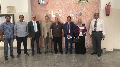 لجنة متابعة قياس أداء الكليات تزور كلية التجارة بجامعة بنها 