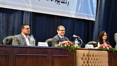 وزير القوى العاملة: تنفيذ مشروعات بقيمة 1.6 تريليون جنيهًا  بالبحيرة