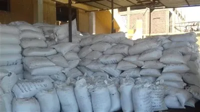 ضبط 2 طن ونصف أعلاف غير مطابقة للمواصفات بمصنع بكوم أوشيم بالفيوم (صور) 