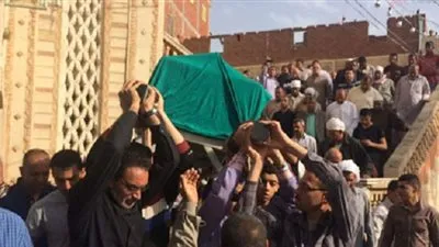 بعد قطع رقبتها وفشل علاجها.. سيدة 