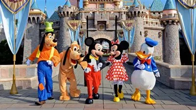 فرق ديزني لايف يصل القاهرة 