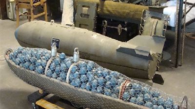 إسرائيل تبحث إمكانية تدمير ترسانة القنابل العنقودية 