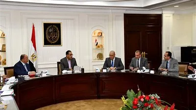 وزير الإسكان يطالب بسرعة بدء تنفيذ مخطط تطوير 