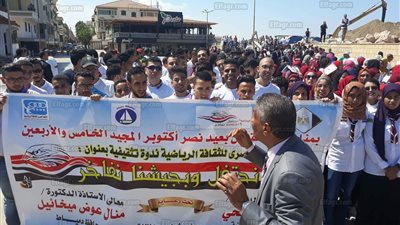 أشرف صبحي يتقدم ماراثون شبابي في دمياط (صور) 