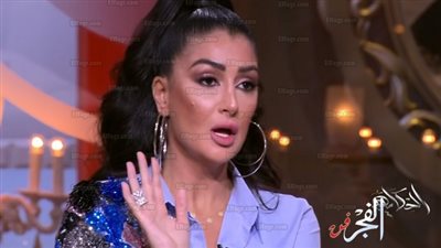 غادة عبد الرازق عن صورها الجريئة: 