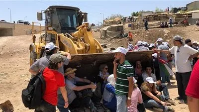 اعتصام في الخان الأحمر لليوم الثالث عشر