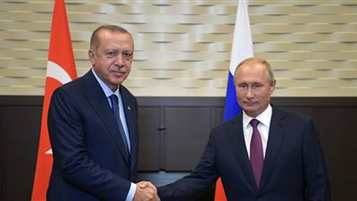 بوتين: العلاقة بين روسيا وتركيا تتطور ولكن هناك قضايا صعبة أيضا