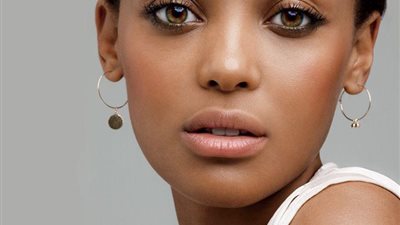 تعرفي على أساسيات المكياج لبشرة نضرة 