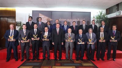 الخطيب يُكرّم لجنة الصّياغة النّهائية لمشروع لائحة الأهلي