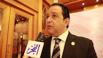 علاء عابد مشيدًا بـ