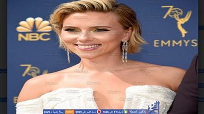 سكارليت جوهانسن تظهر بإطلالة بيضاء جذابة على السجادة الذهبية بحفل جوائز EMMY 2018