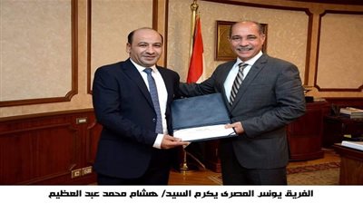 وزير الطيران يكرم نماذجا مشرفة بشركة ميناء القاهرة الجوي