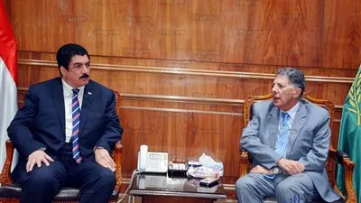 محافظ القليوبية يبحث مع مستشاري النيابة الإدارية مكافحة الفساد الإداري (صور)