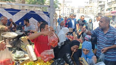 أمن القاهرة يوفر أسواق لبيع الخضروات المخفضة (صور)
