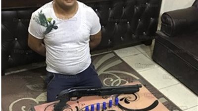 ضبط شخصين وسيدة بحوزتهم 500 جرام حشيش وقطعتي سلاح بالقليوبية