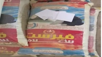 ضبط مصنعين لإنتاج الأعلاف بدون ترخيص بقسم العامرية (صور)