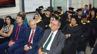 جامعة حلوان تحتفل بتخريج الدفعة الخامسة لبرنامج ماجستير إدارة التعليم الدولي 