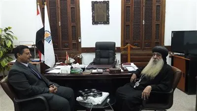 أسقف نجع حمادي يهنئ رئيس المدينة الجديد باستلام مهام منصبه