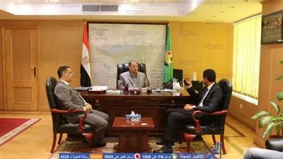 محافظ الفيوم يستعرض ووفد صندوق تحيا مصر الرؤية الشاملة لتطوير القرية المصرية (صور)
