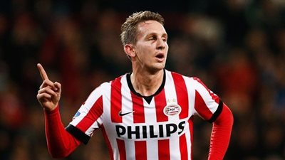 أول تعليق من نجم إندهوفن بعد الهزيمة المذلة من برشلونة