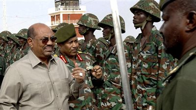 البشير يجري تعديلات في صفوف الجيش السوداني