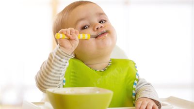 أفضل نظام غذائي للطفل في الشهر الثامن