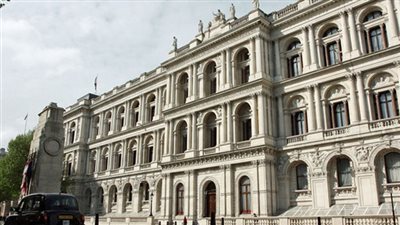 عاجل.. الخارجية البريطانية تحذر رعاياها من السفر إلى إيران