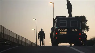 ترامب يقترح على إسبانيا بناء جدار في الصحراء للتصدي للهجرة