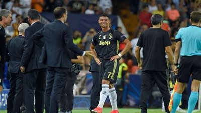 ماذا قال كريستيانو رونالدو للحكم بعد طرده