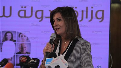 وزير الهجرة: 