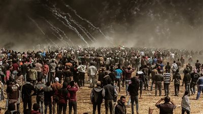 استشهاد فلسطيني وإصابة 160 بمواجهات مسيرات العودة في غزة