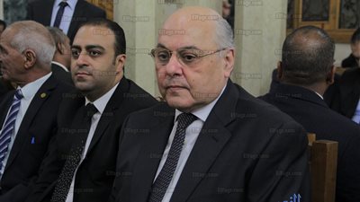 رئيس حزب الغد يصل عزاء شقيق بهاء الدين أبو شقة بمسجد عمر مكرم (صور)