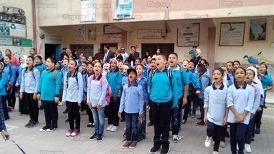 توافد الطلاب على المدارس بنظام الفترتين مع أول أيام الدراسة في الإسكندرية (فيديو وصور)