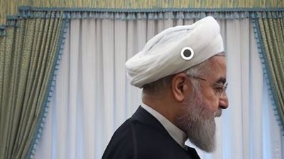 عاجل.. روحاني يغادر عرض طهران العسكري بعد هجوم الأهواز (فيديو)