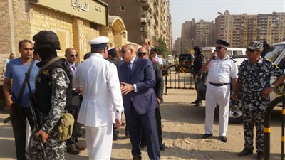 أمن الجيزة يواصل حملاته لإزالة الإشغالات بقطاع أكتوبر